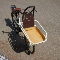 VÉLO CARGO COMPACT ÉLECTRIQUE - FAMILÉÖ 3 VITESSES BLANC -magasin vélo velo cargo compact electrique famileo 3 vitesses blanc 4 600x600 1