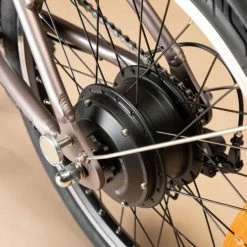 VELO PLIANT A ASSISTANCE ELECTRIQUE TILT 500 TAUPE 30 VELO PLIANT A ASSISTANCE ELECTRIQUE TILT 500 TAUPE -magasin vélo velo pliant a assistance electrique tilt 500 taupe 4 600x600 1